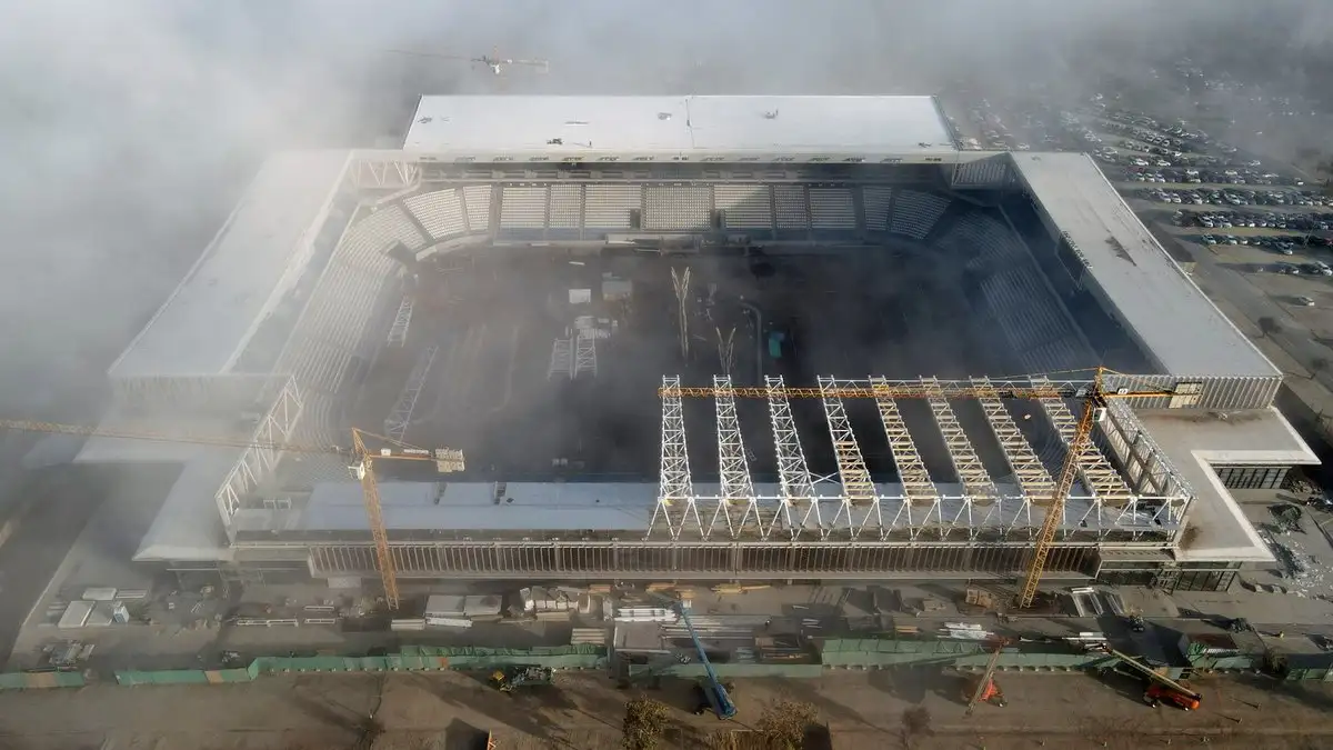 Construcción de la Tribuna Alberto Fouillioux en el Claro Arena.